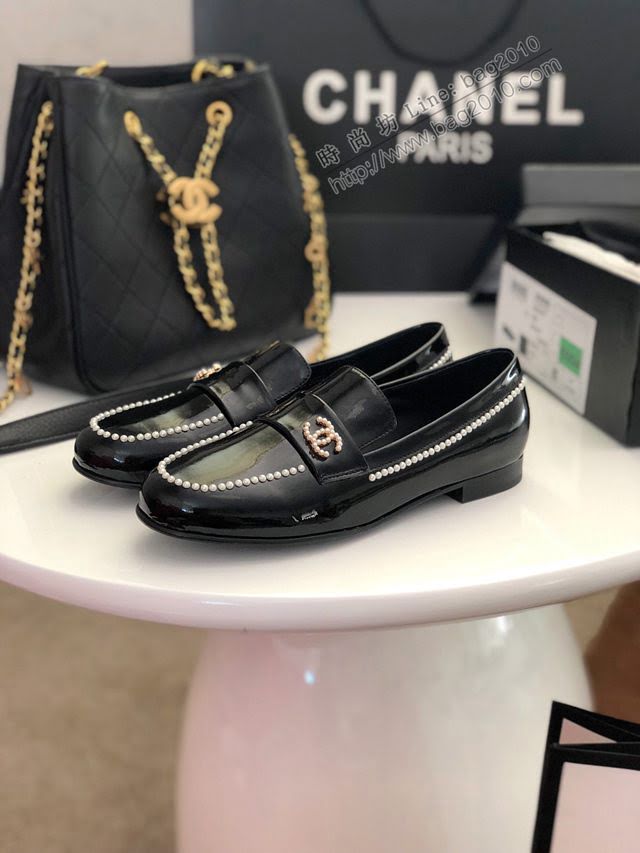 Chanel女鞋 香奈兒2020春夏頂級涼鞋系列 大扣小珍珠 Chanel爆款休閒女單皮鞋  naq1311